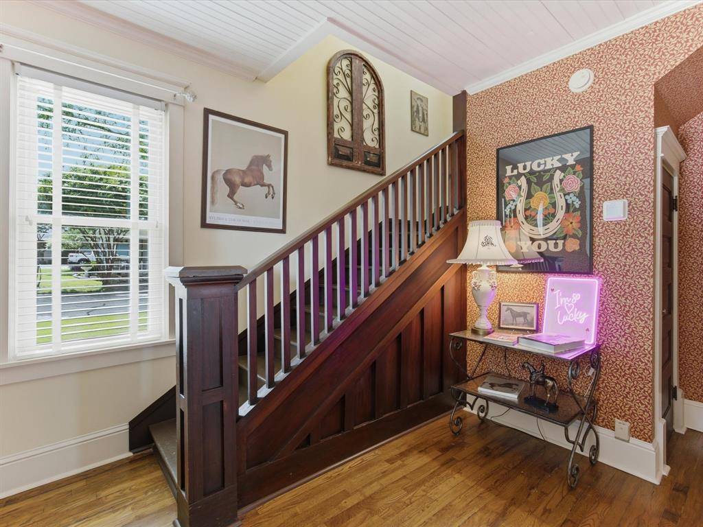 322 W Bridge Street, Granbury, TX 76048