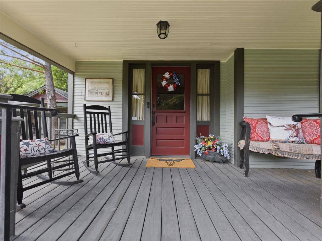 322 W Bridge Street, Granbury, TX 76048