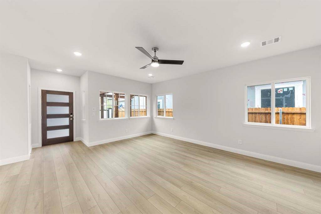 1640 Edgeway Drive, Aubrey, TX 76227