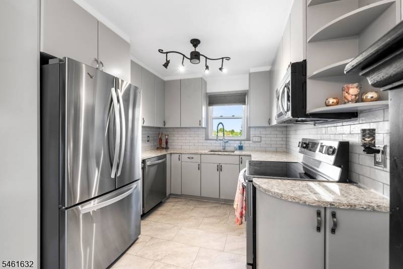 35 Purple Martin Dr, Allamuchy Twp., NJ 07840