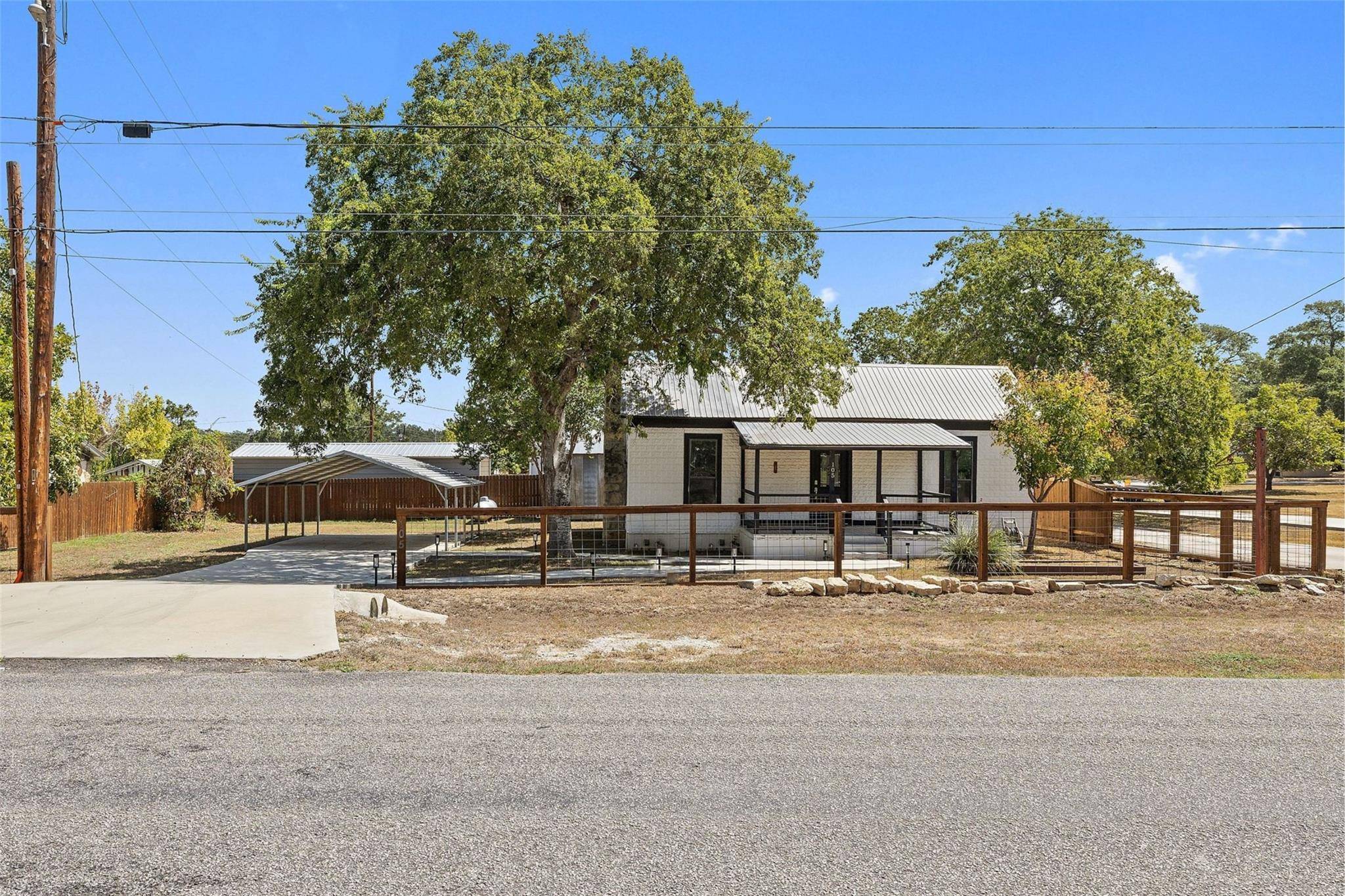 105 Ranchview DR, Johnson City, TX 78636