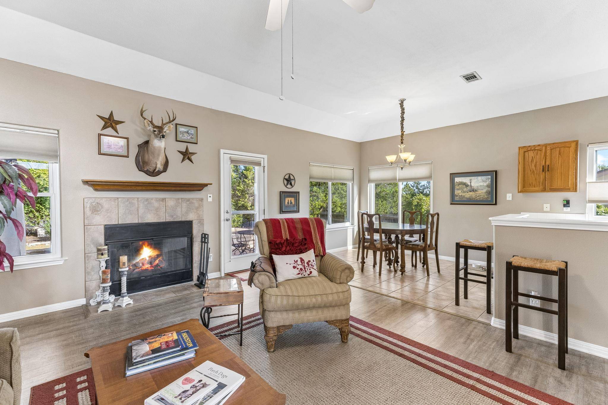 1 Rock Hollow CIR, Wimberley, TX 78676