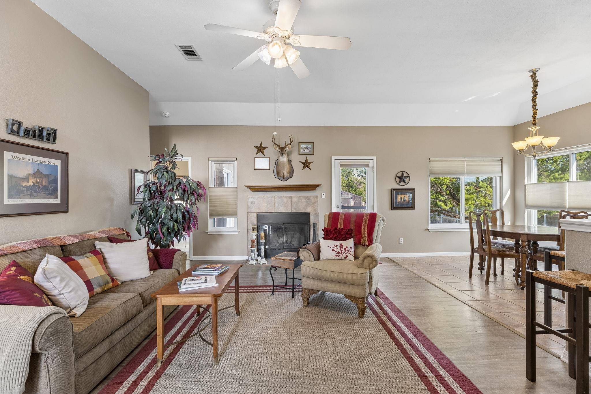 1 Rock Hollow CIR, Wimberley, TX 78676