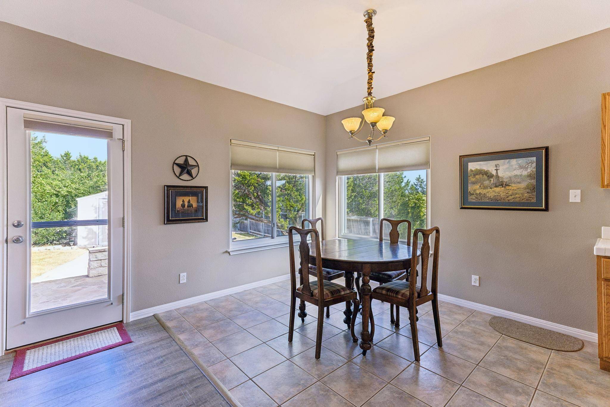 1 Rock Hollow CIR, Wimberley, TX 78676