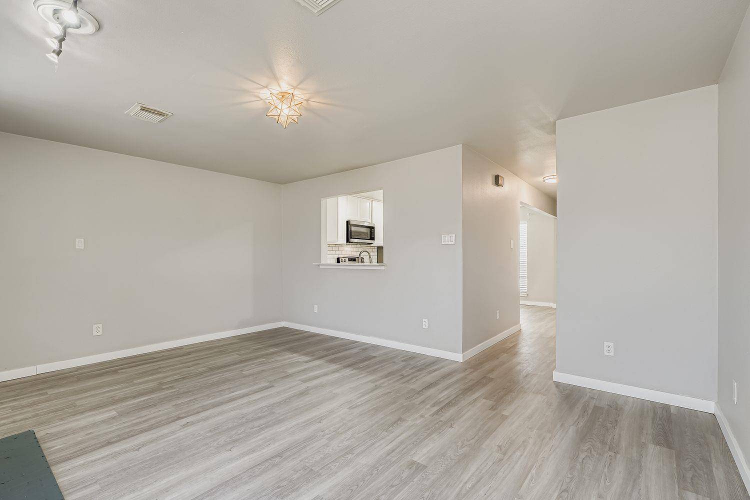 1827 River Crossing CIR #C, Austin, TX 78741