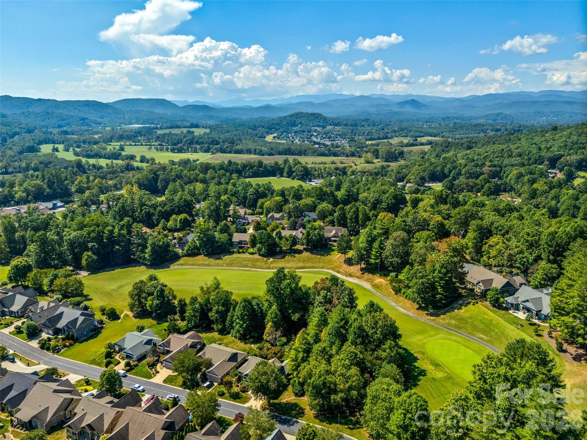 151 Shadowleaf DR, Hendersonville, NC 28739