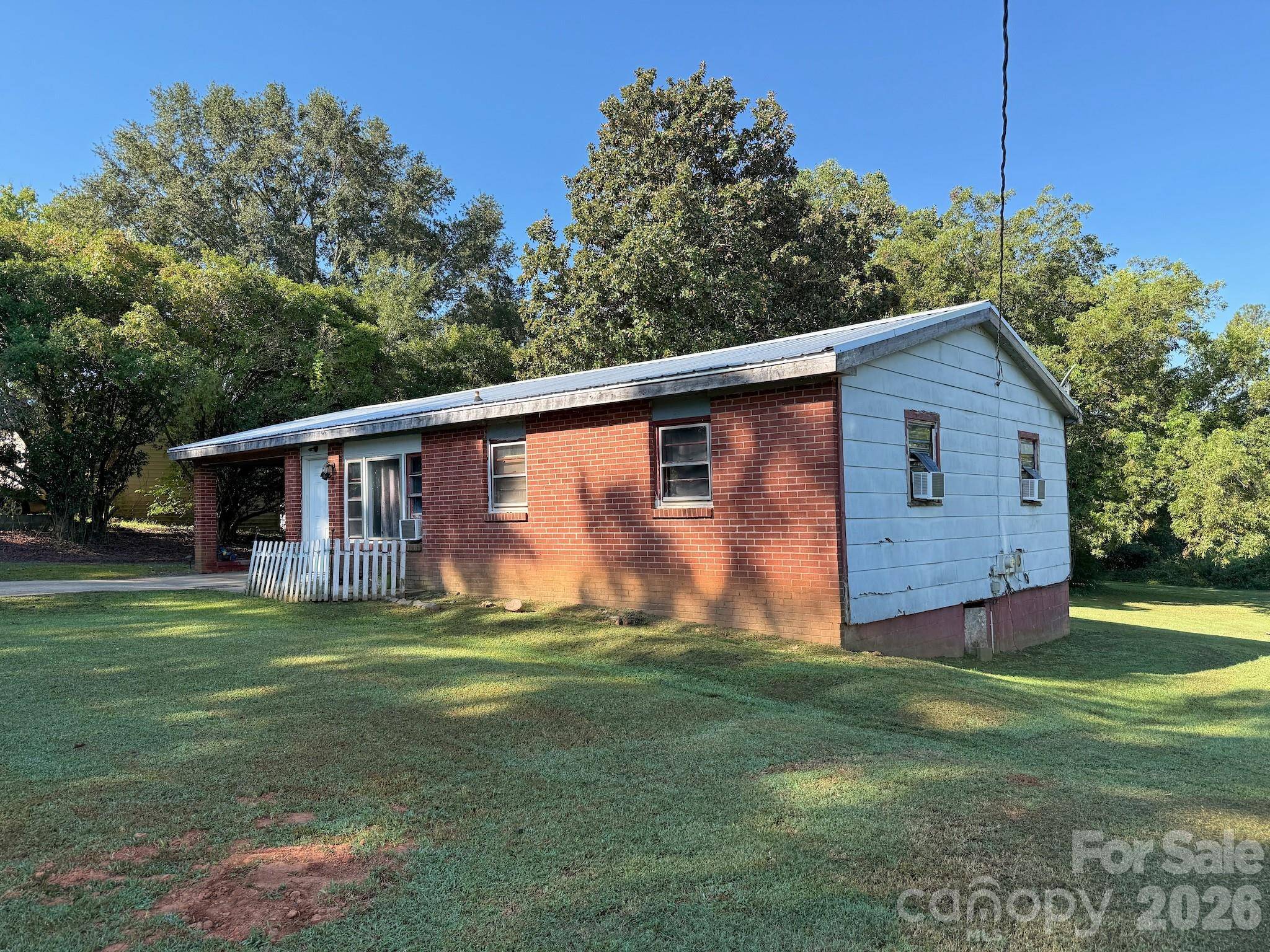 111 Country Meadows LN, Forest City, NC 28043