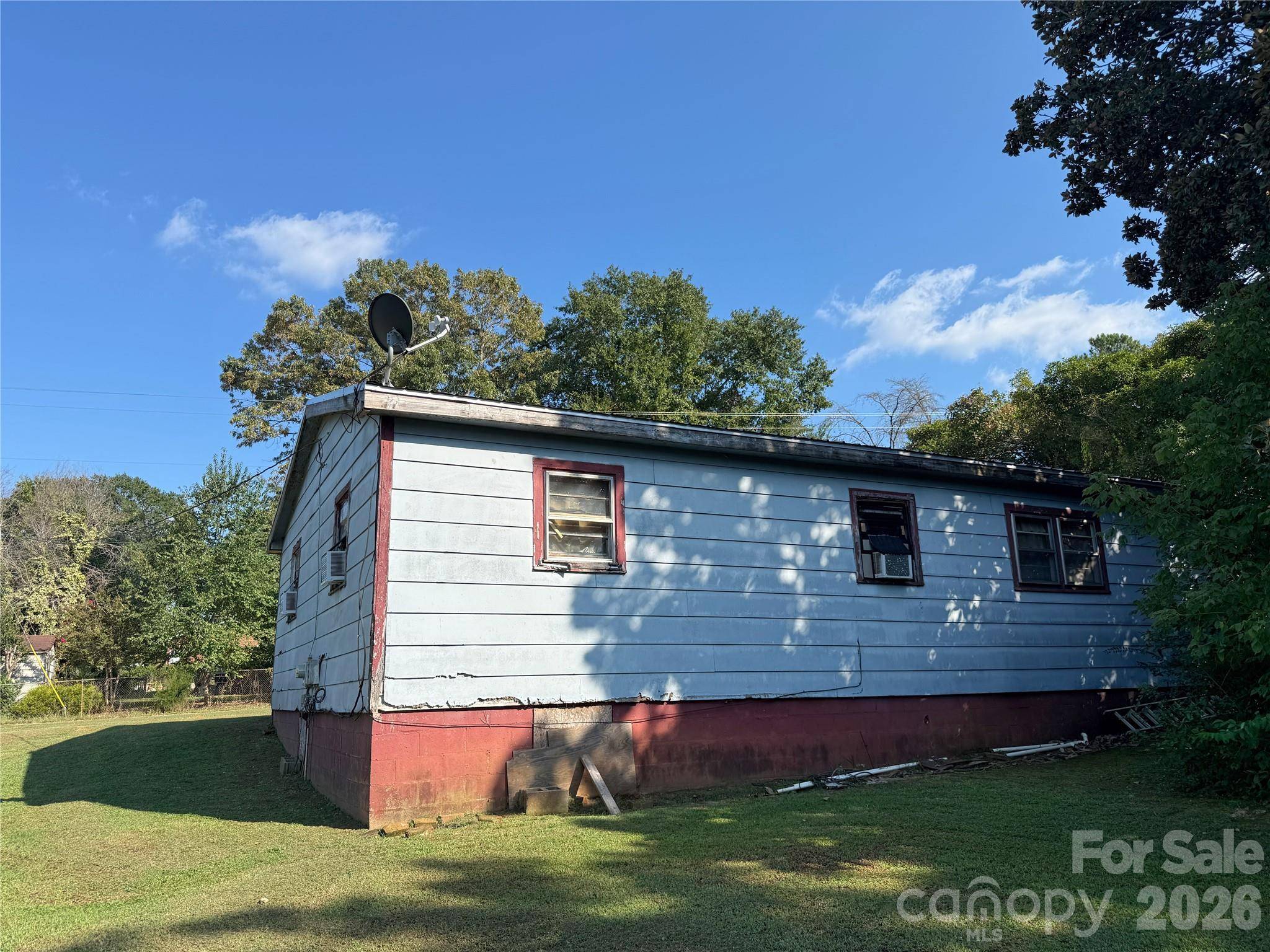111 Country Meadows LN, Forest City, NC 28043