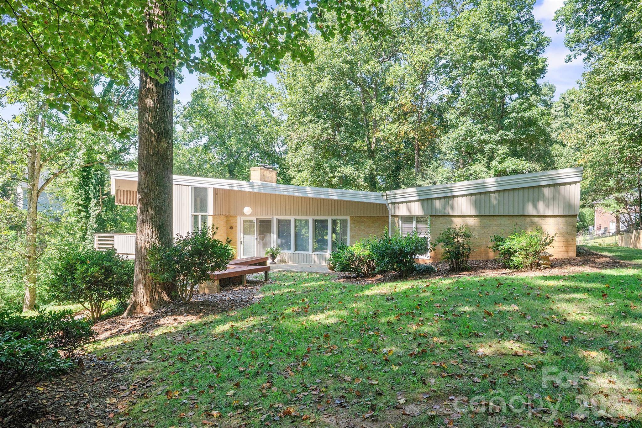 220 30th AVE NW, Hickory, NC 28601