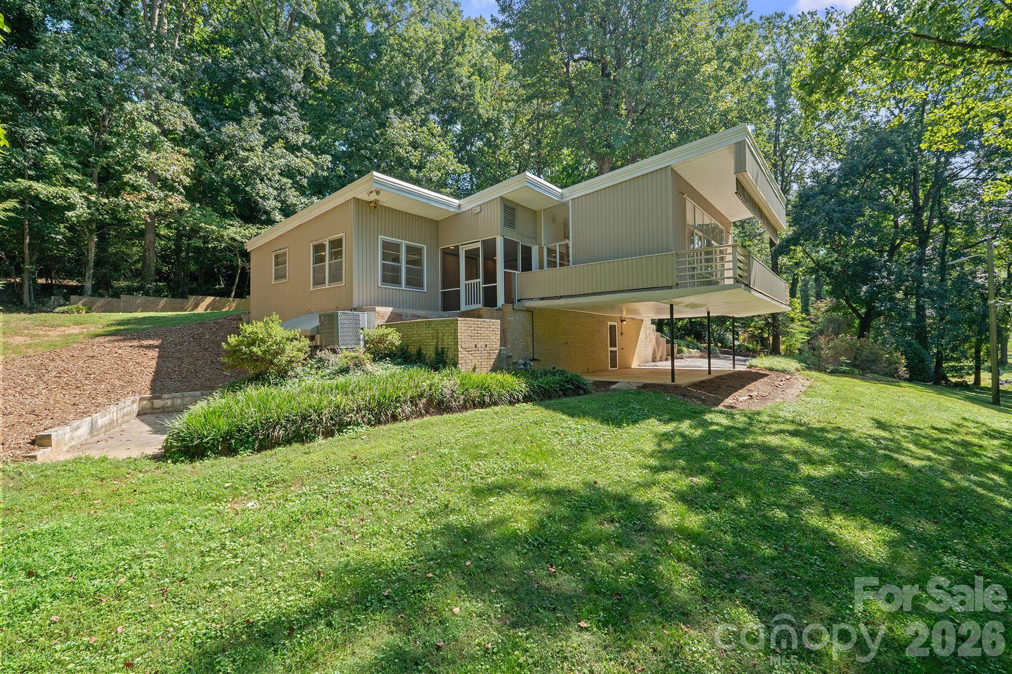 220 30th AVE NW, Hickory, NC 28601