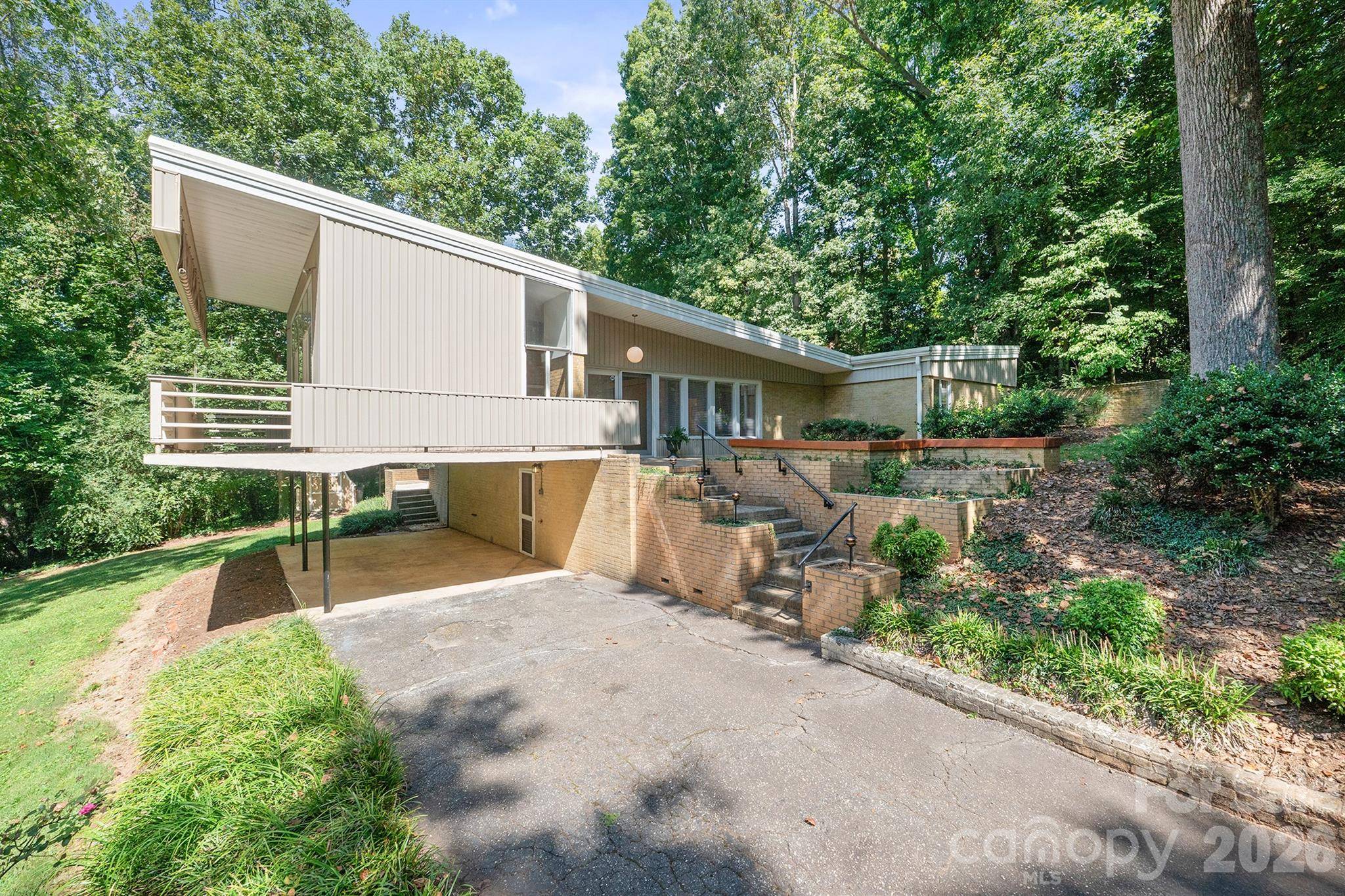 220 30th AVE NW, Hickory, NC 28601