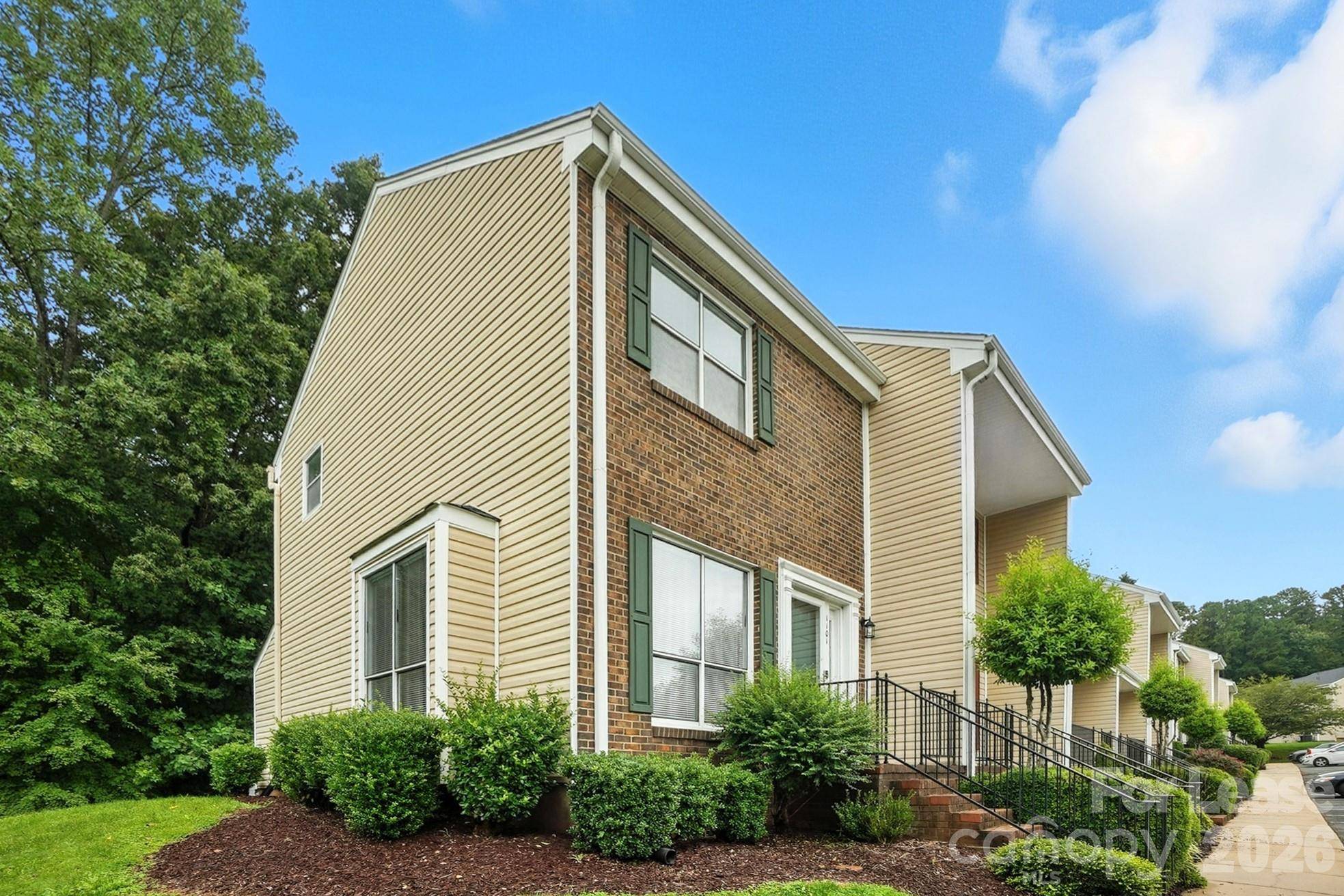 1101 Surry LN, Gastonia, NC 28054