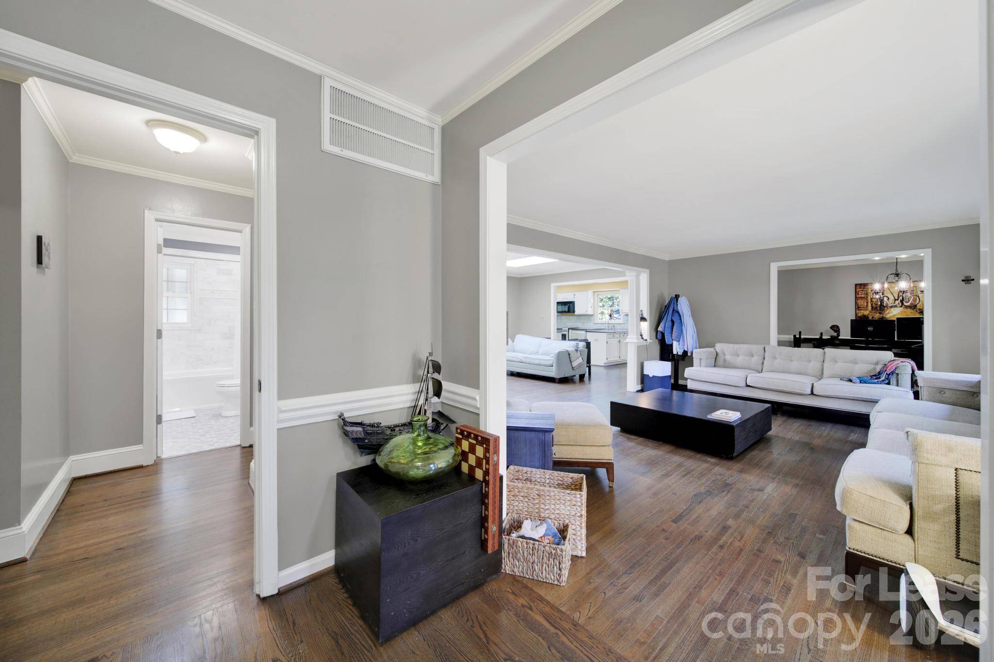 2913 Hinsdale ST, Charlotte, NC 28210
