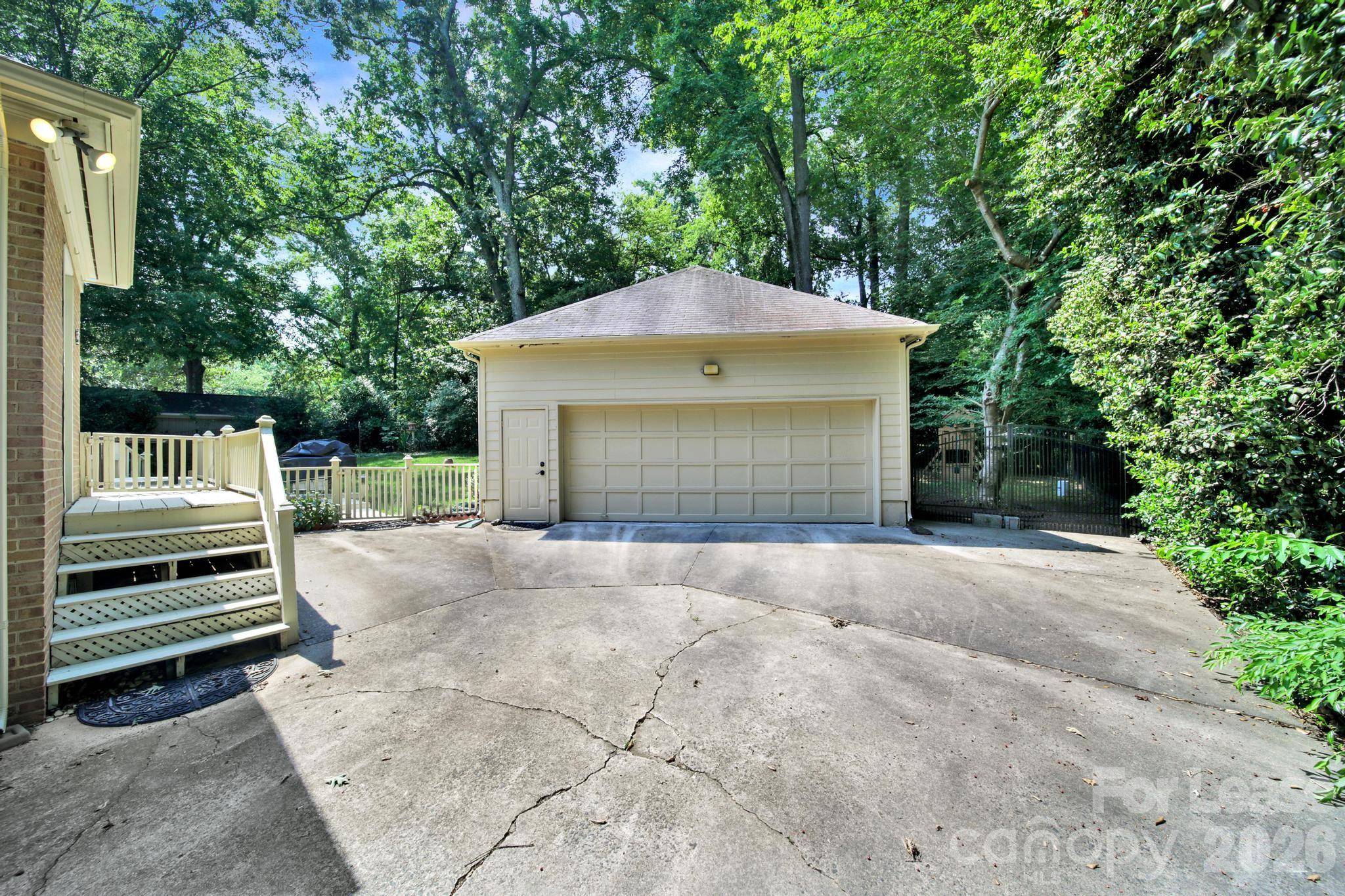 2913 Hinsdale ST, Charlotte, NC 28210