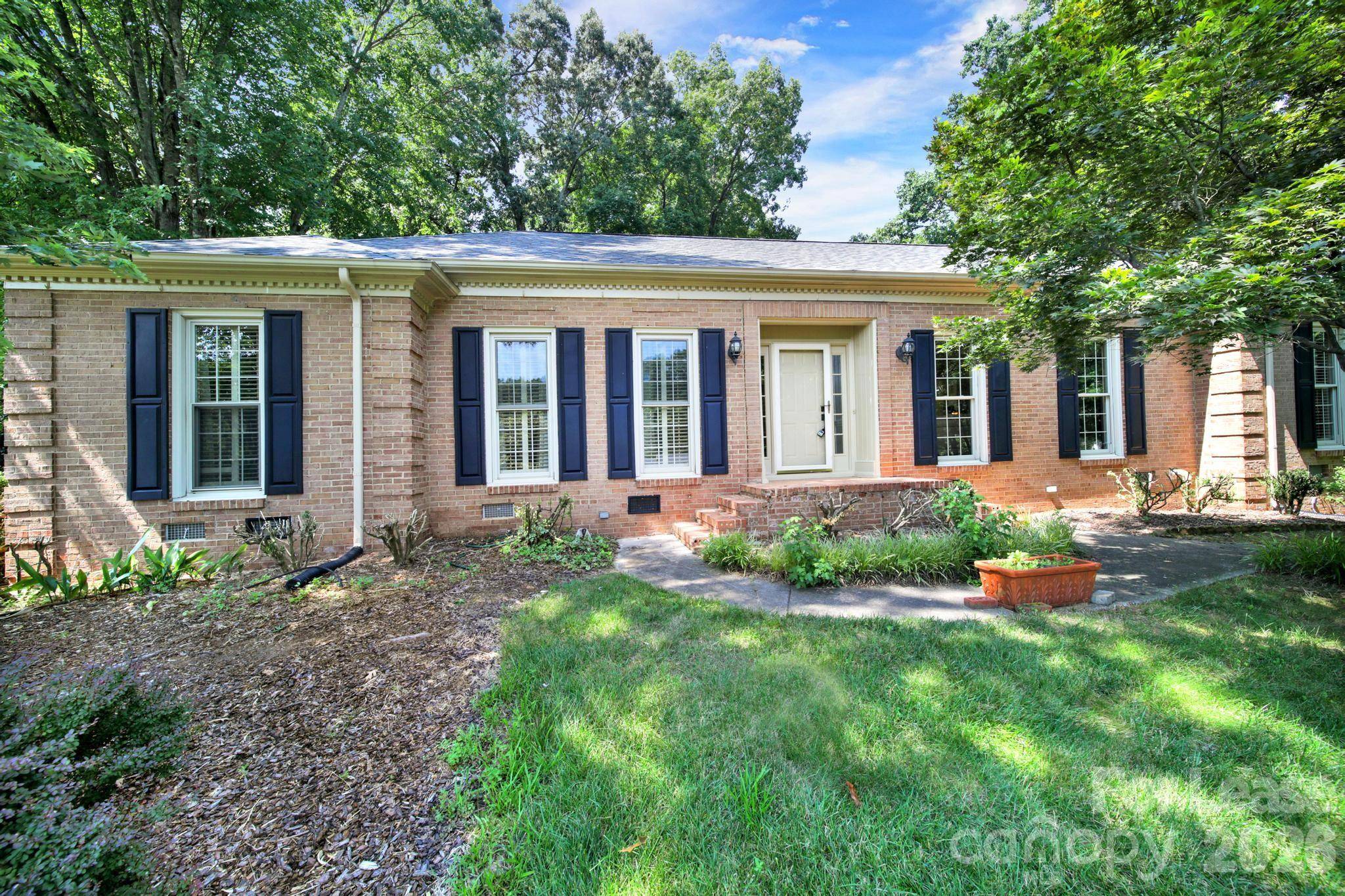 2913 Hinsdale ST, Charlotte, NC 28210