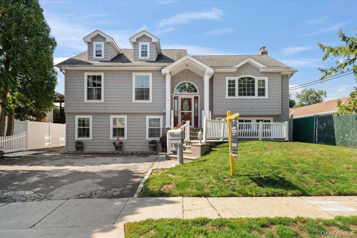 16 Taft AVE, Bethpage, NY 11714