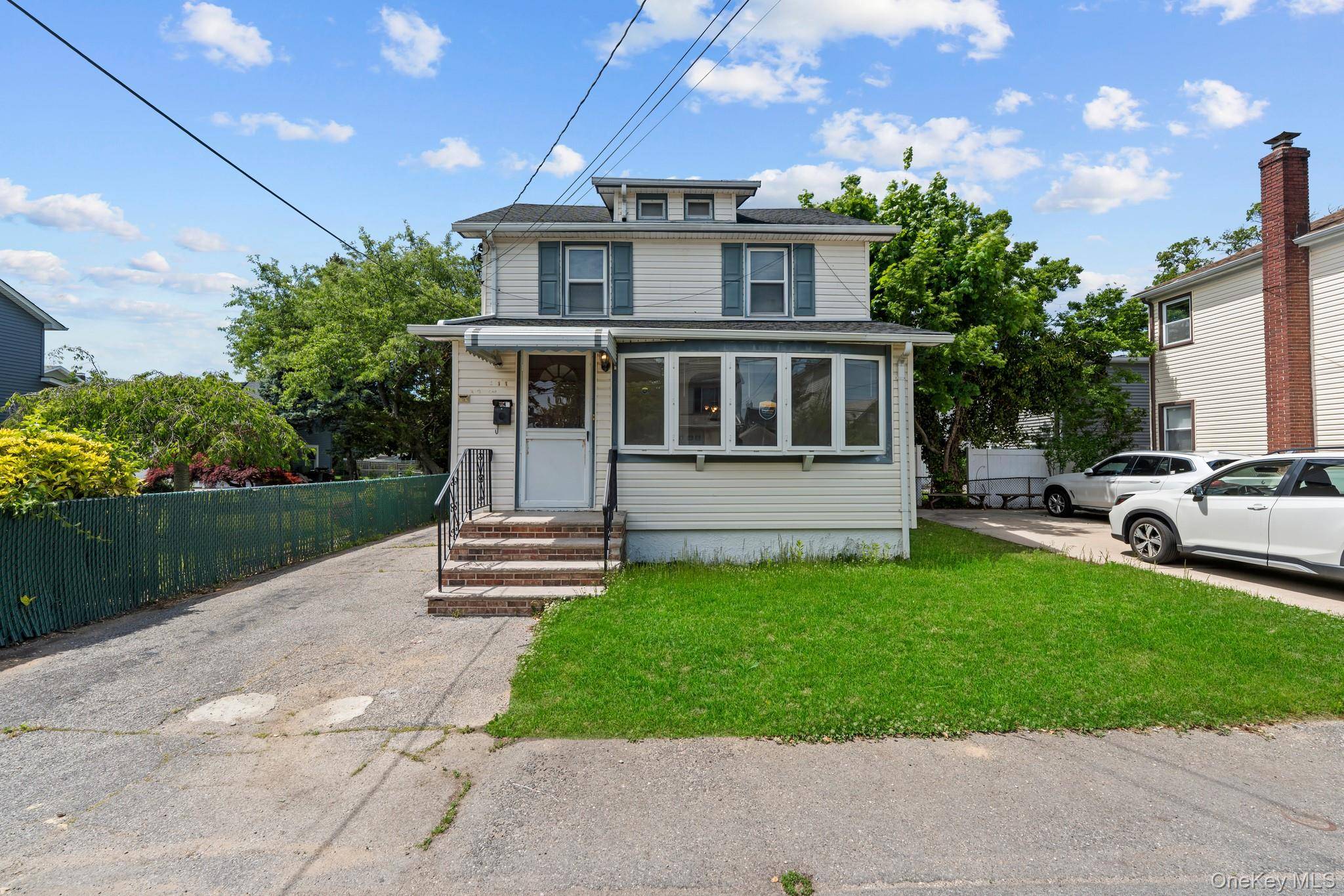 1 Lewis PL, Lynbrook, NY 11563