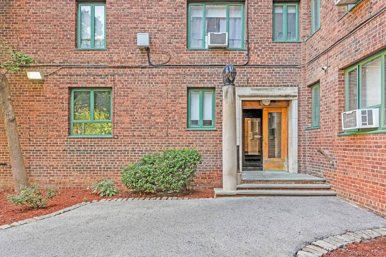 1560 Metropolitan AVE #5B, Bronx, NY 10462