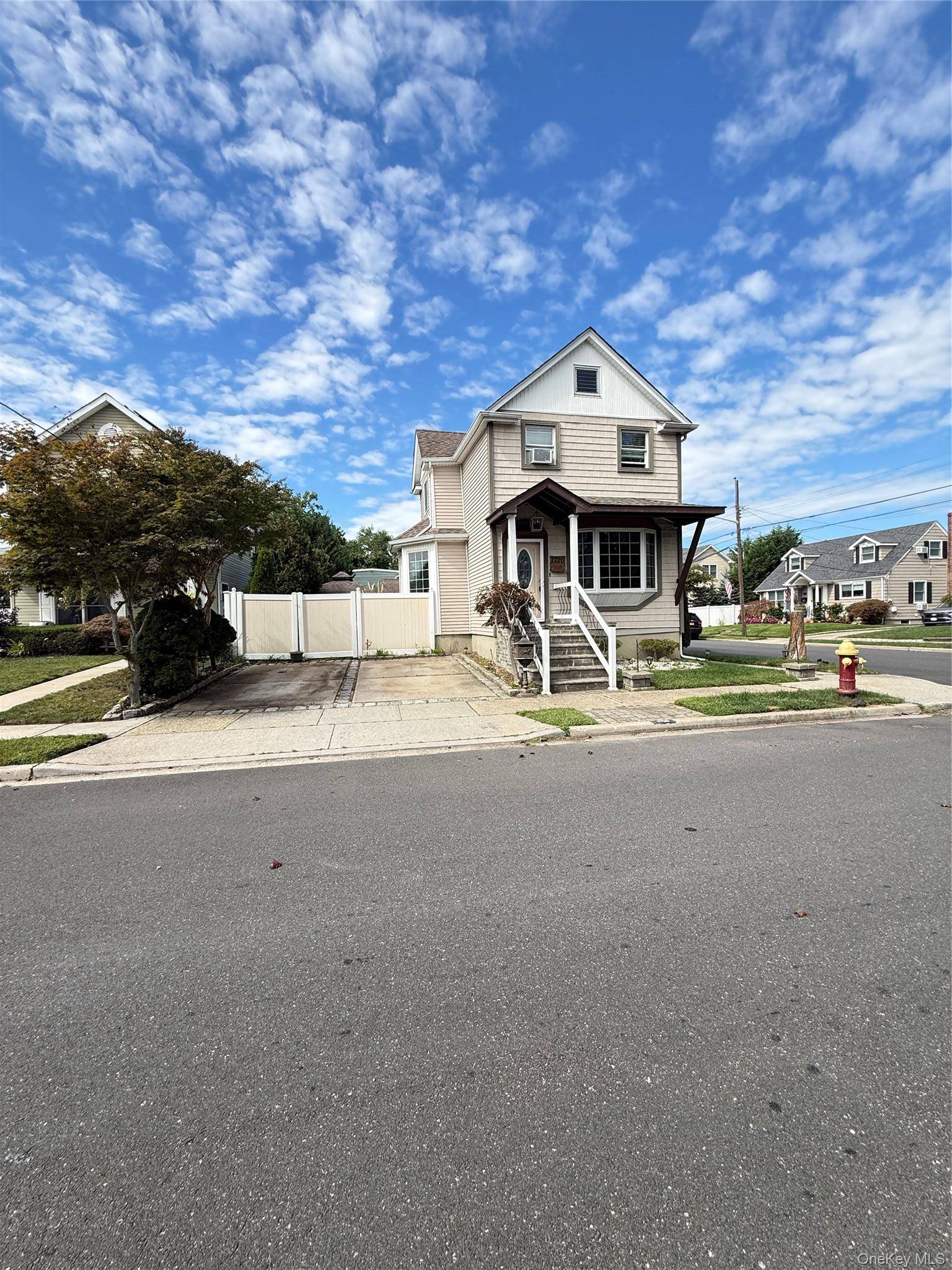1720 Montague AVE, Merrick, NY 11566