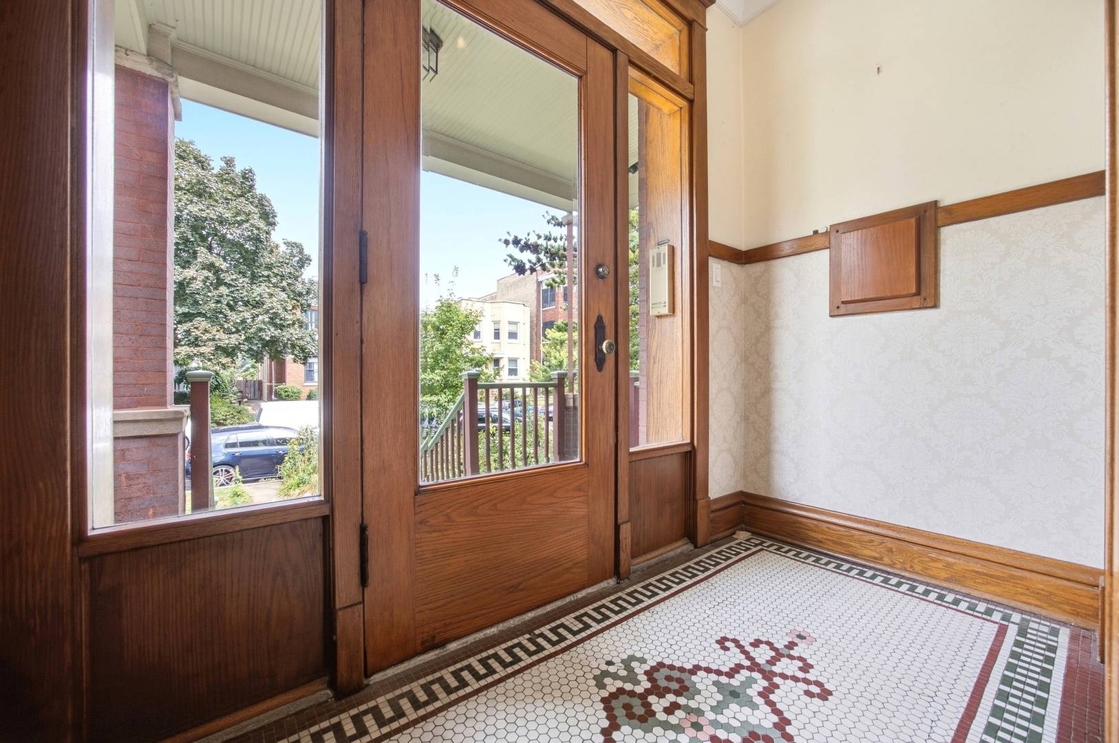 1639 W RASCHER AVE, Chicago, IL 60640