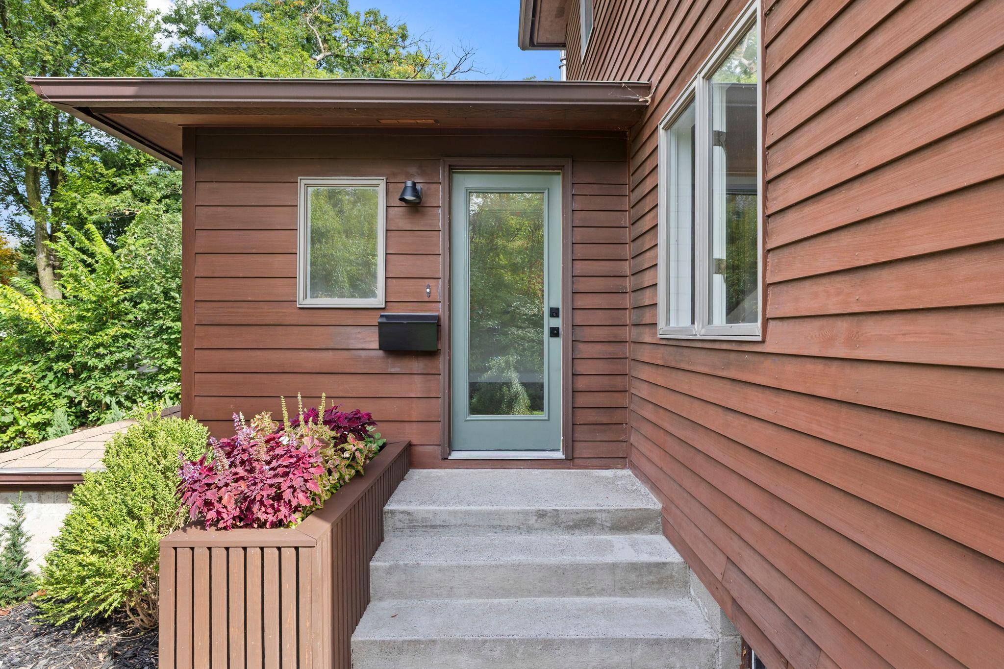 2334 Doswell AVE, Saint Paul, MN 55108