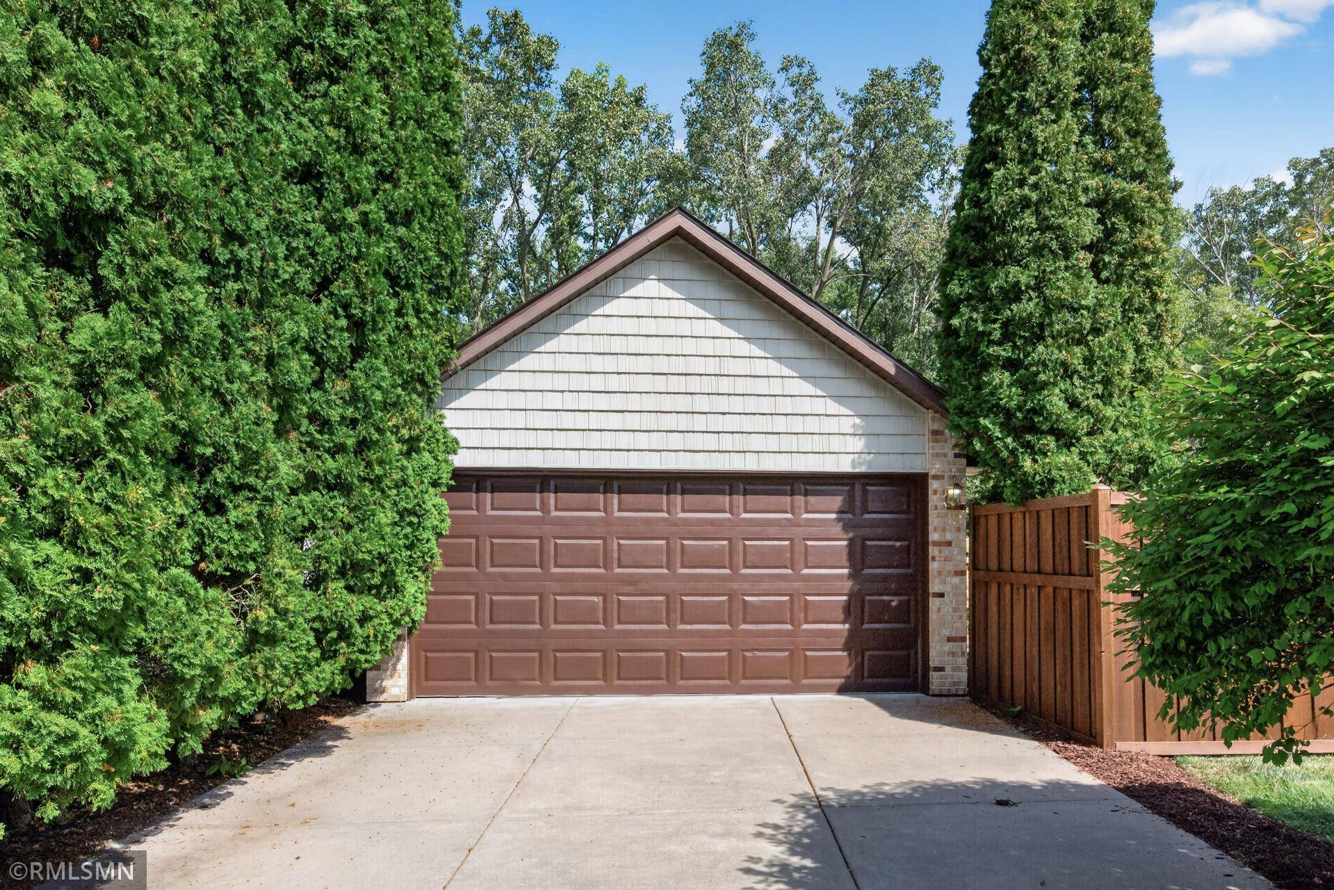 1905 Garden LN, White Bear Lake, MN 55110
