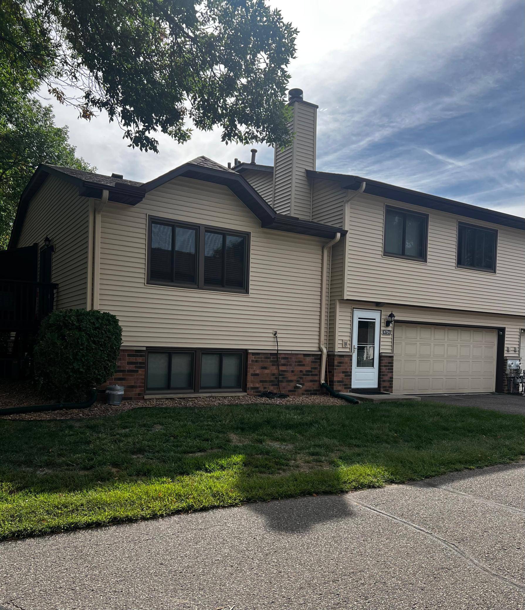 8724 N Maplebrook CIR, Brooklyn Park, MN 55445