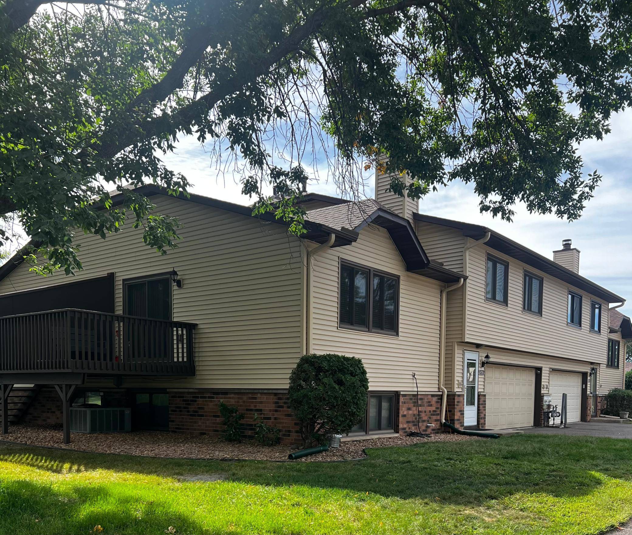8724 N Maplebrook CIR, Brooklyn Park, MN 55445