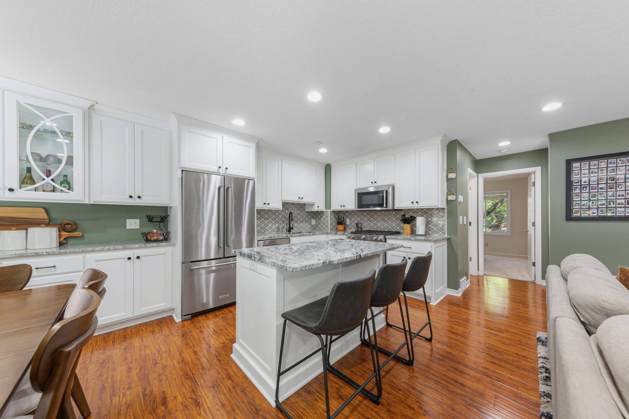 286 W Eagle Lake DR, Maple Grove, MN 55369