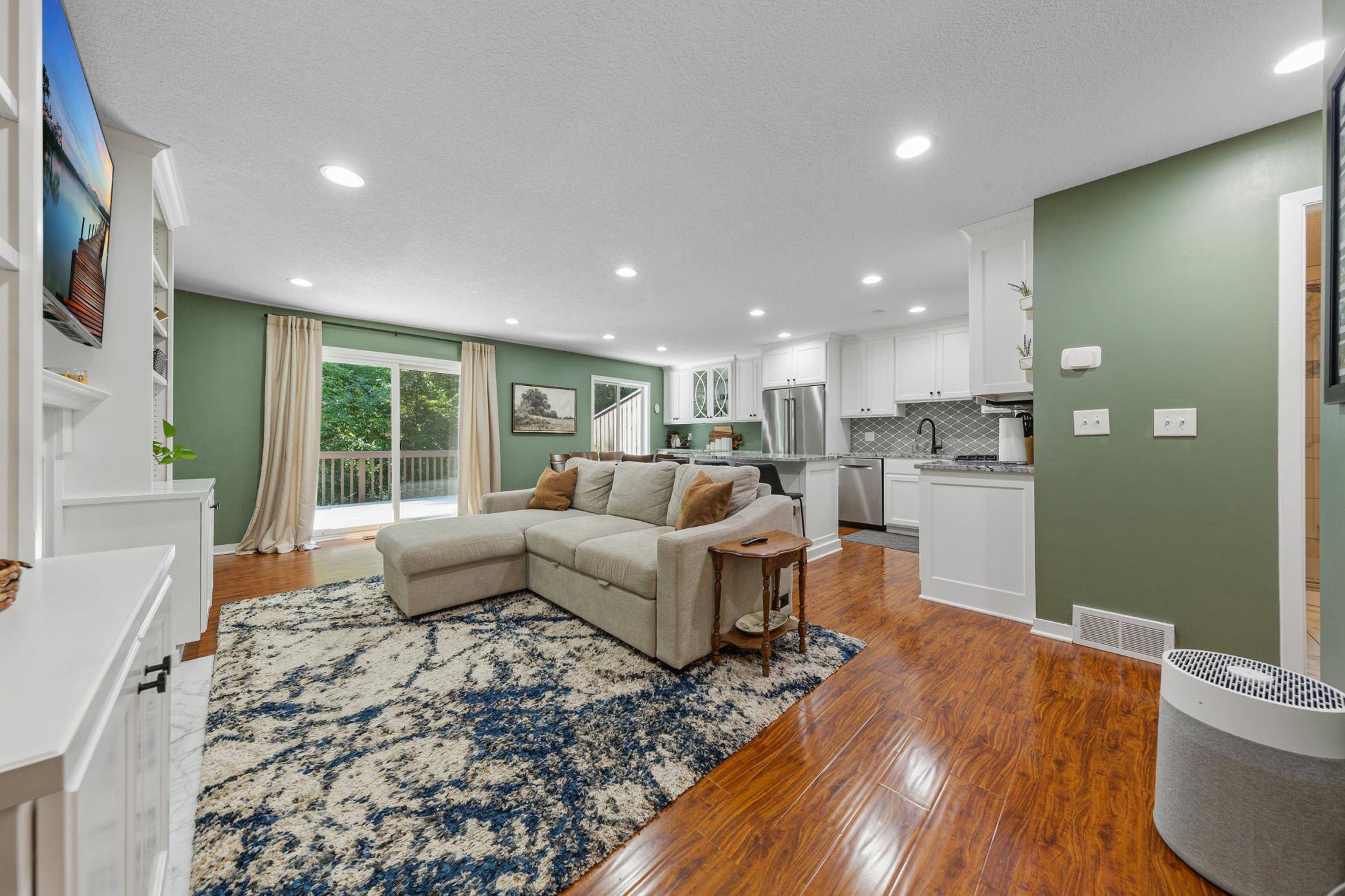 286 W Eagle Lake DR, Maple Grove, MN 55369