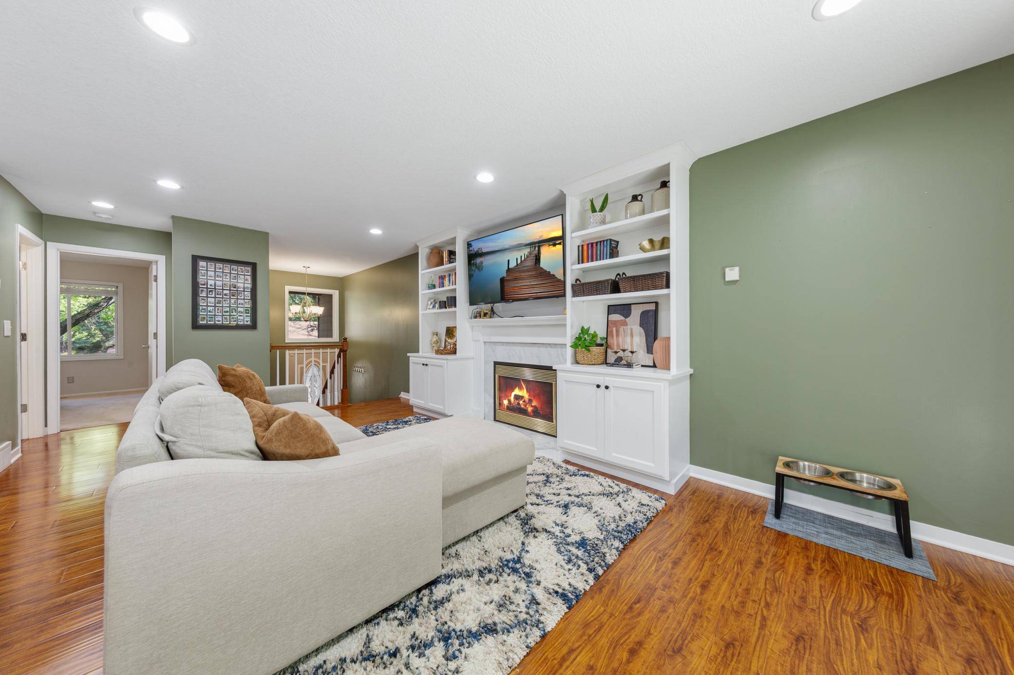 286 W Eagle Lake DR, Maple Grove, MN 55369