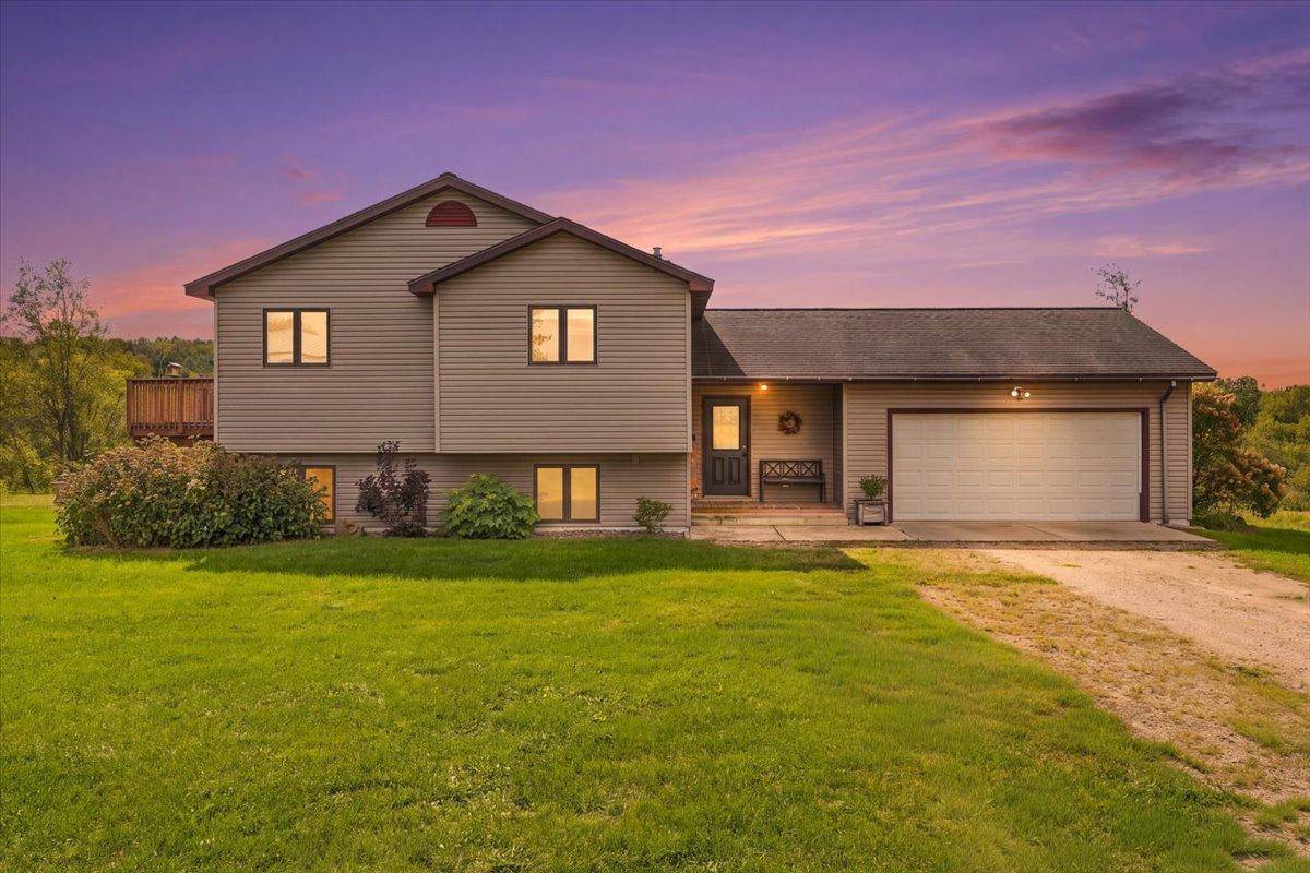W4421 825th AVE, Spring Valley, WI 54767