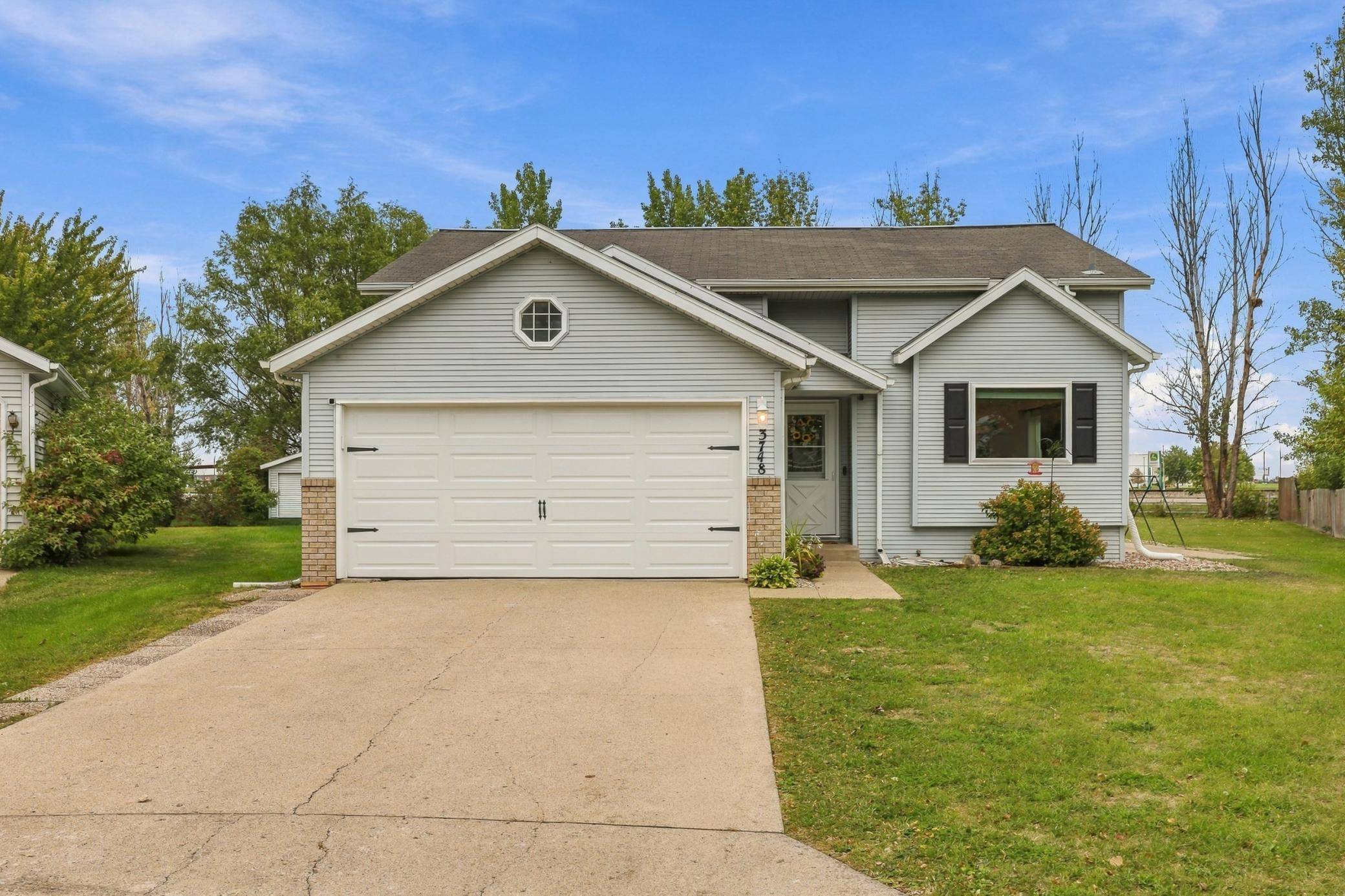 3748 Village Green CIR, Moorhead, MN 56560