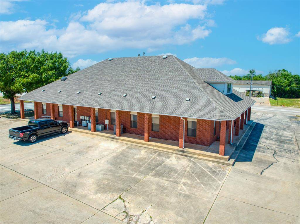 504 Tower DR, Moore, OK 73160