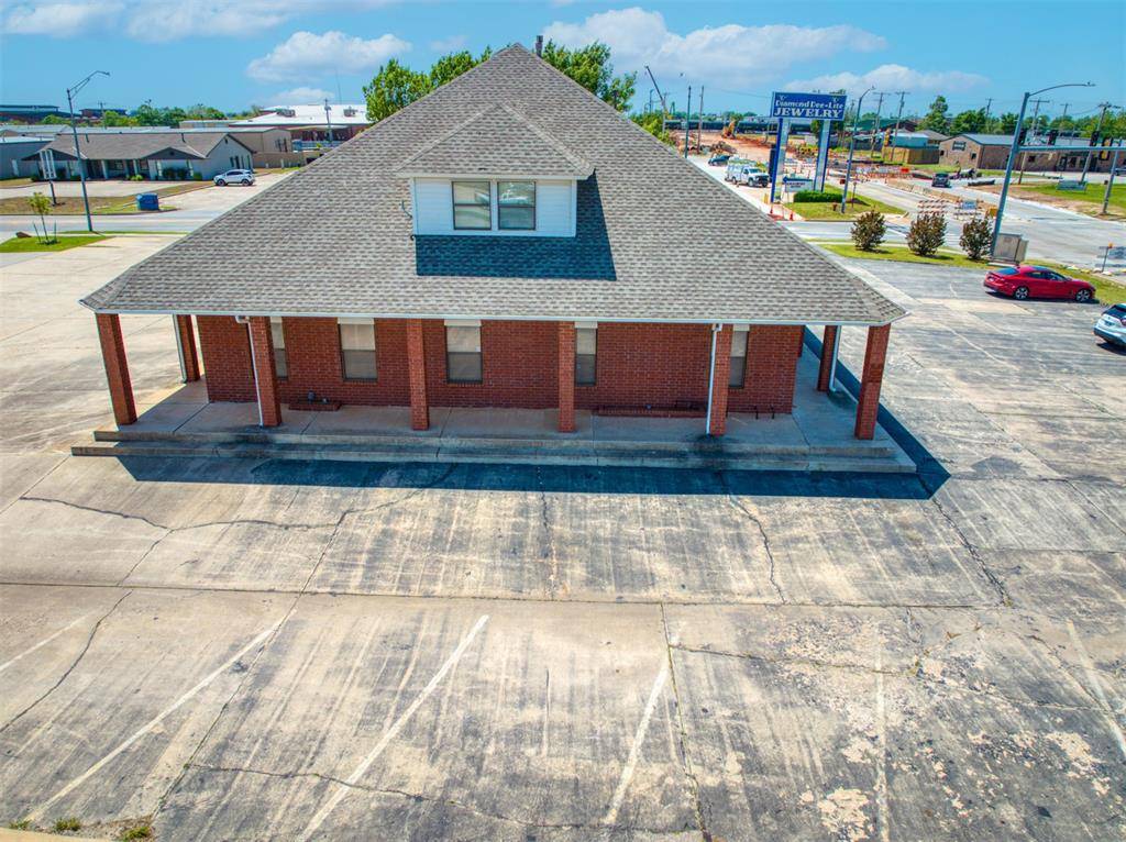504 Tower DR, Moore, OK 73160