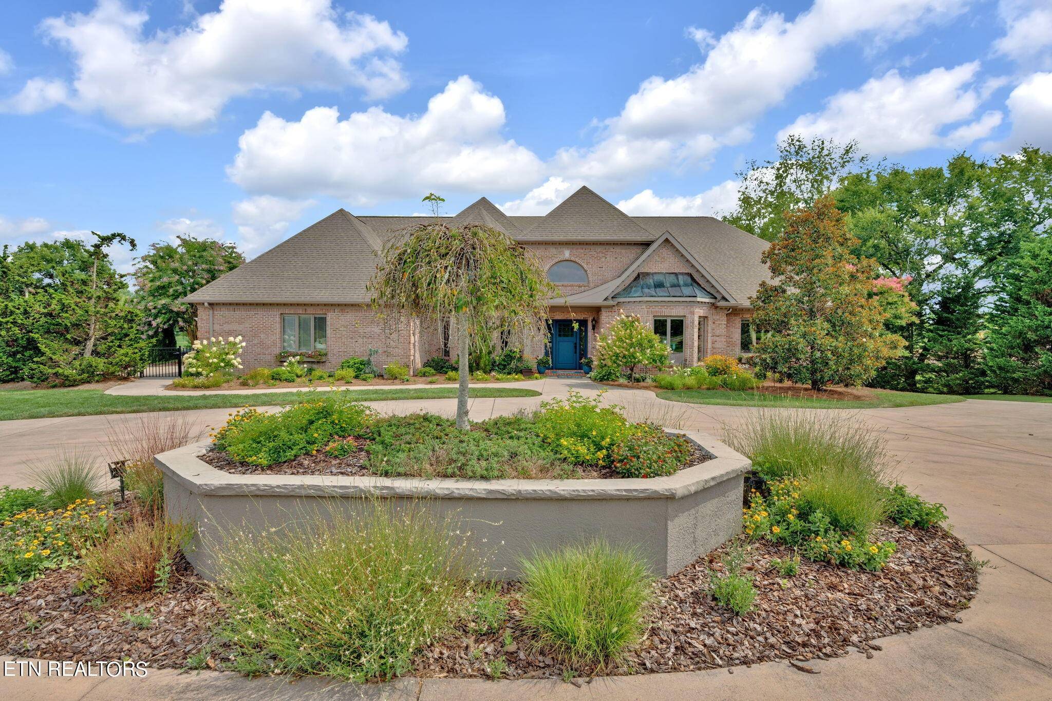 2064 Feathers Chapel Rd, Blountville, TN 37617