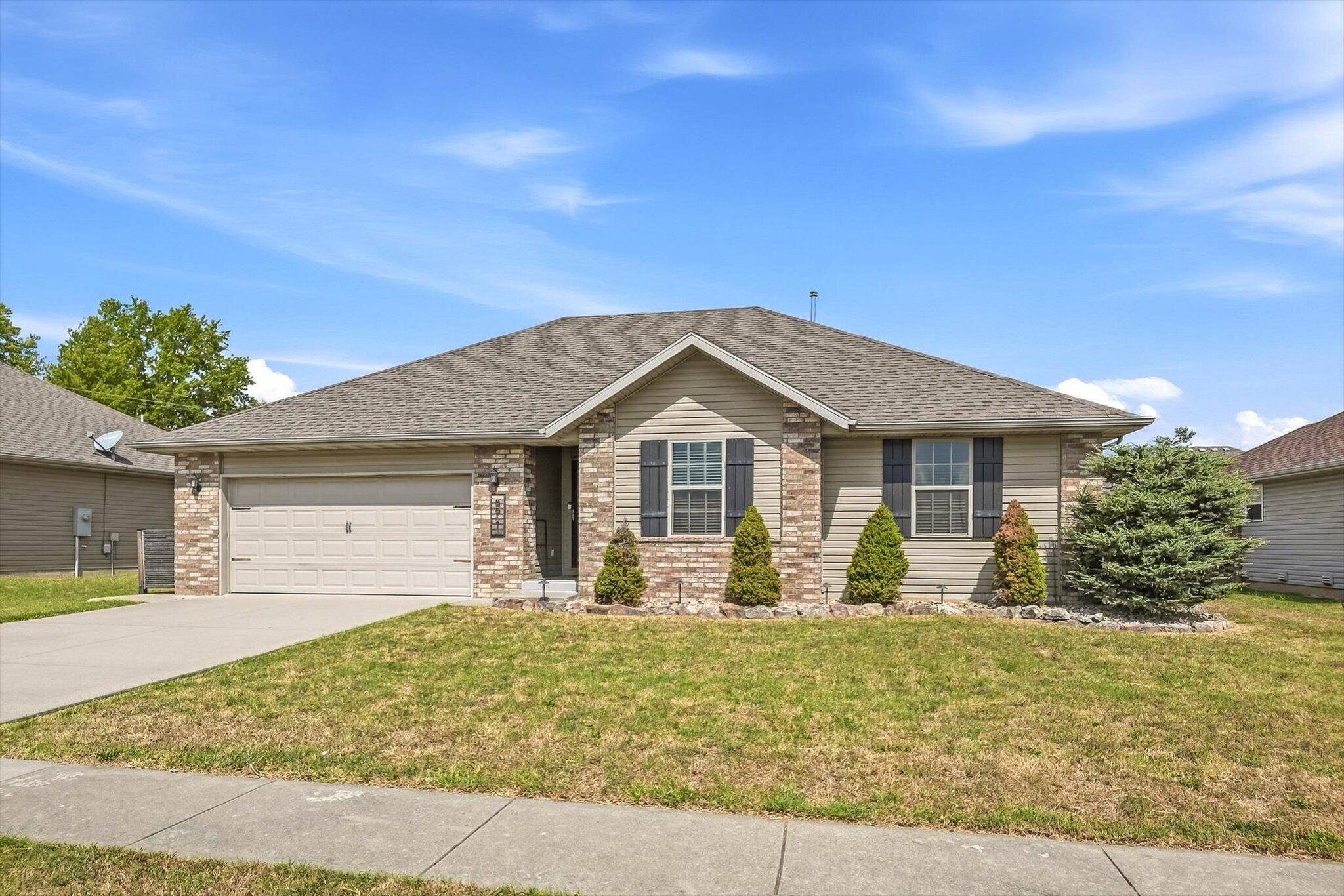 571 W Grace ST, Republic, MO 65738