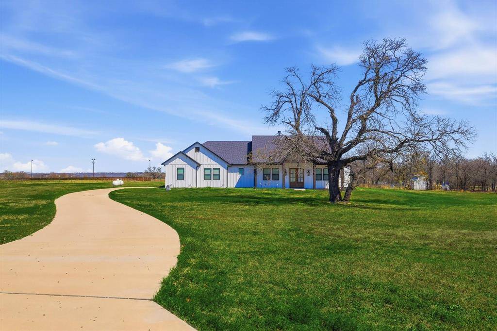 420 Zonaverde Court, Poolville, TX 76487