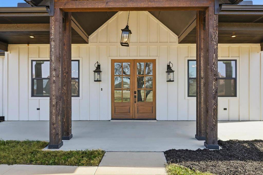 420 Zonaverde Court, Poolville, TX 76487
