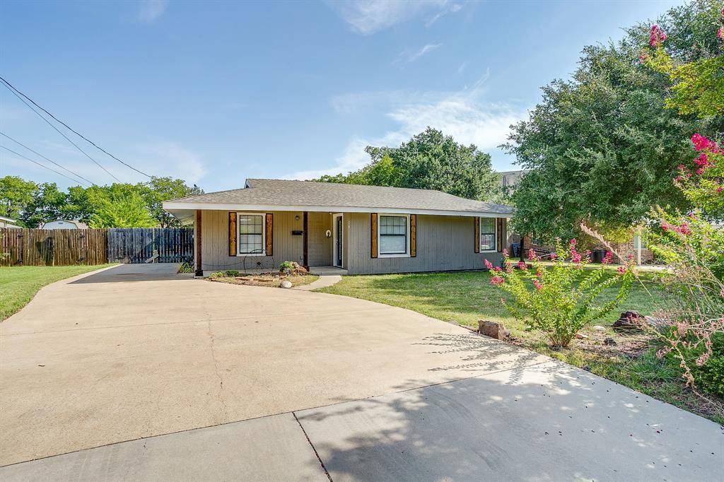 204 W Northern Avenue, Saginaw, TX 76179