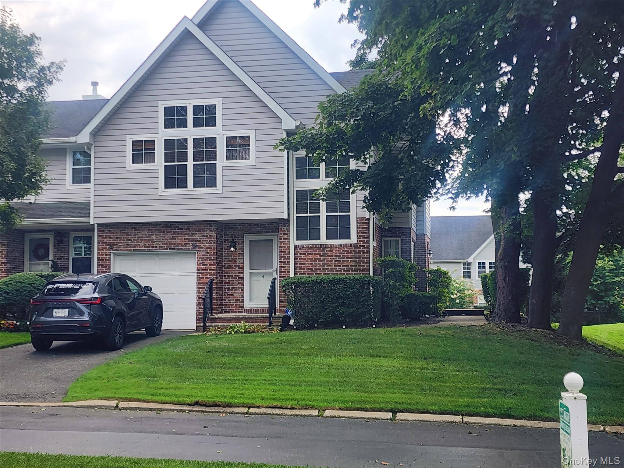 4 Sprucewood BLVD, Central Islip, NY 11722