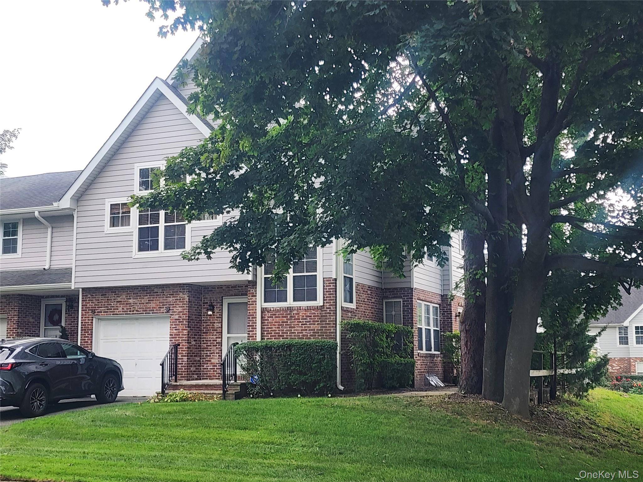 4 Sprucewood BLVD, Central Islip, NY 11722