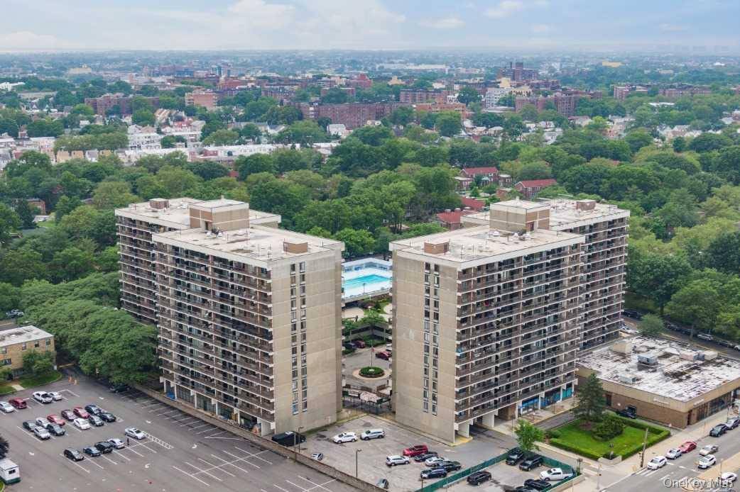 152-18 Union TPKE #4 P, Flushing, NY 11367