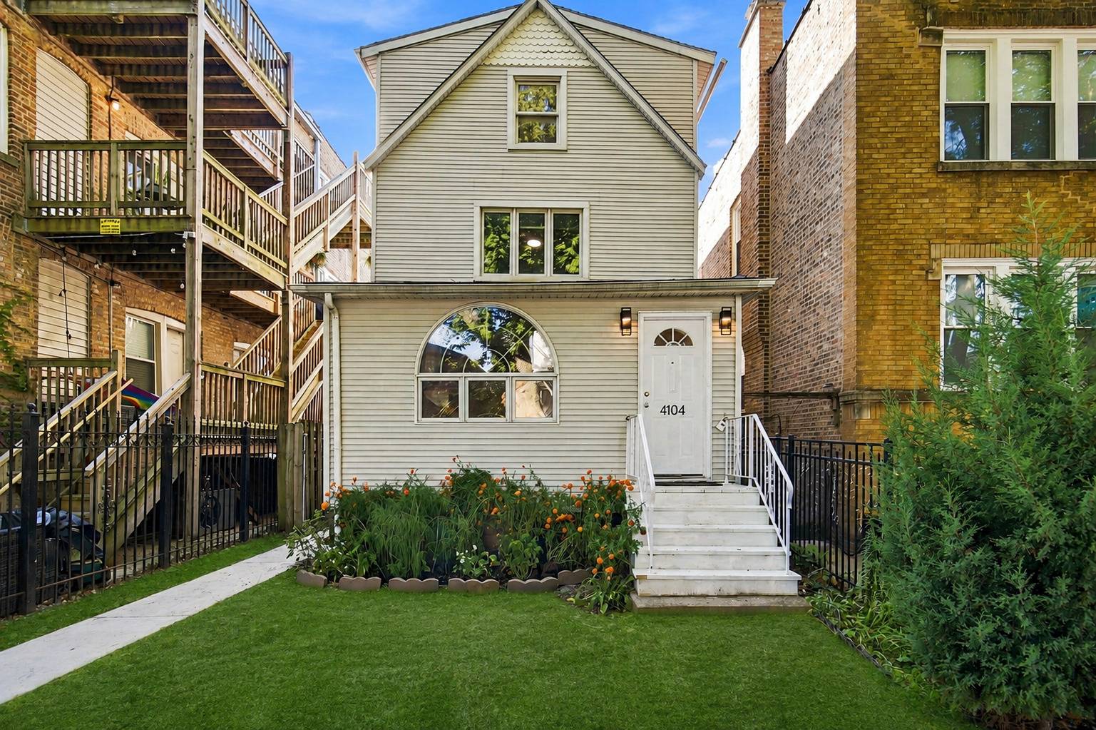 4104 N Richmond ST, Chicago, IL 60618