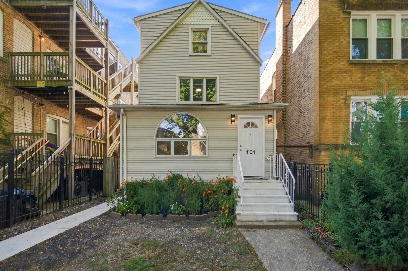 4104 N Richmond ST, Chicago, IL 60618