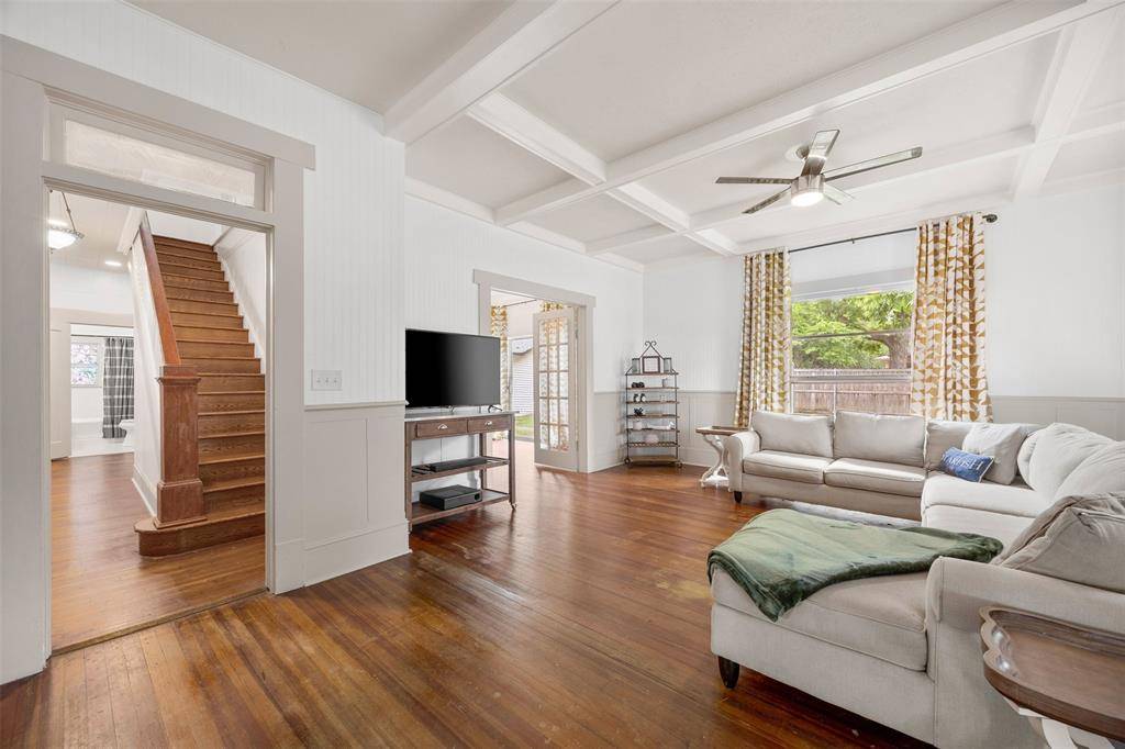 401 N Dallas Street, Ennis, TX 75119