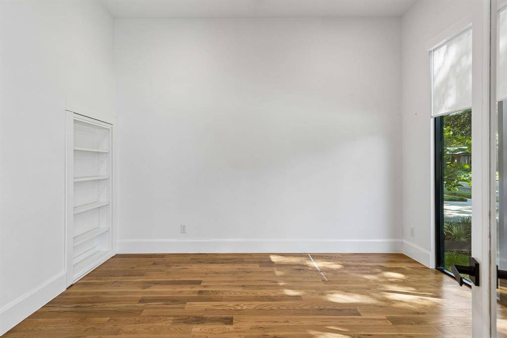 8546 Glencrest Lane, Dallas, TX 75209