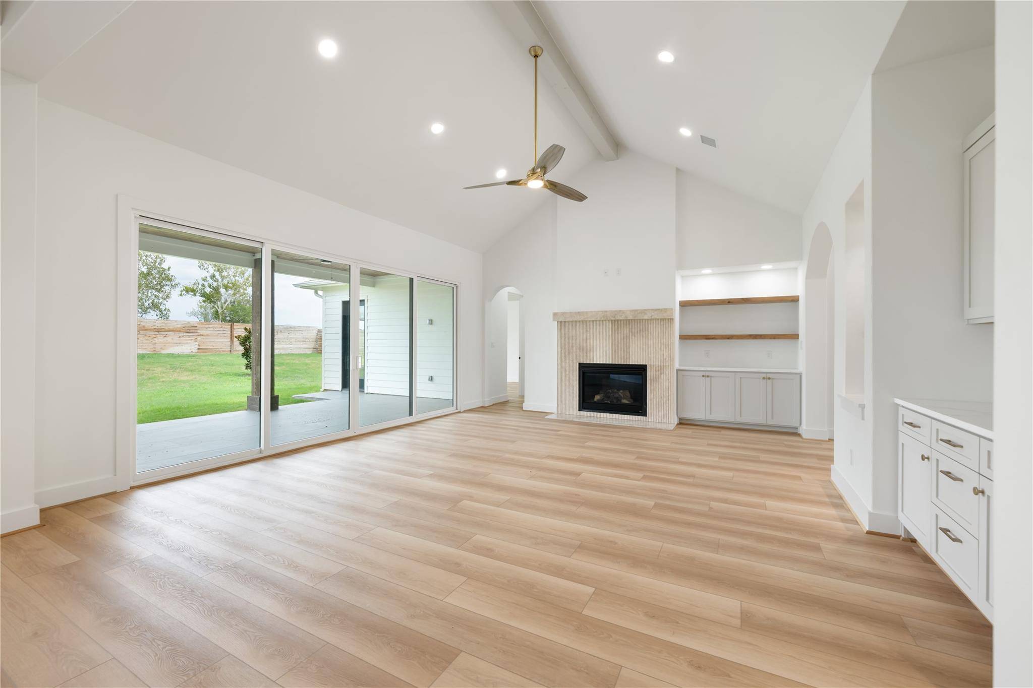 147 Hydrangea DR, Smithville, TX 78957