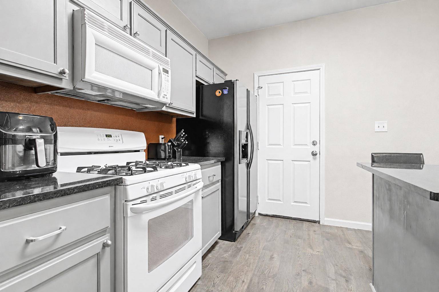 207 Kates WAY, Hutto, TX 78634