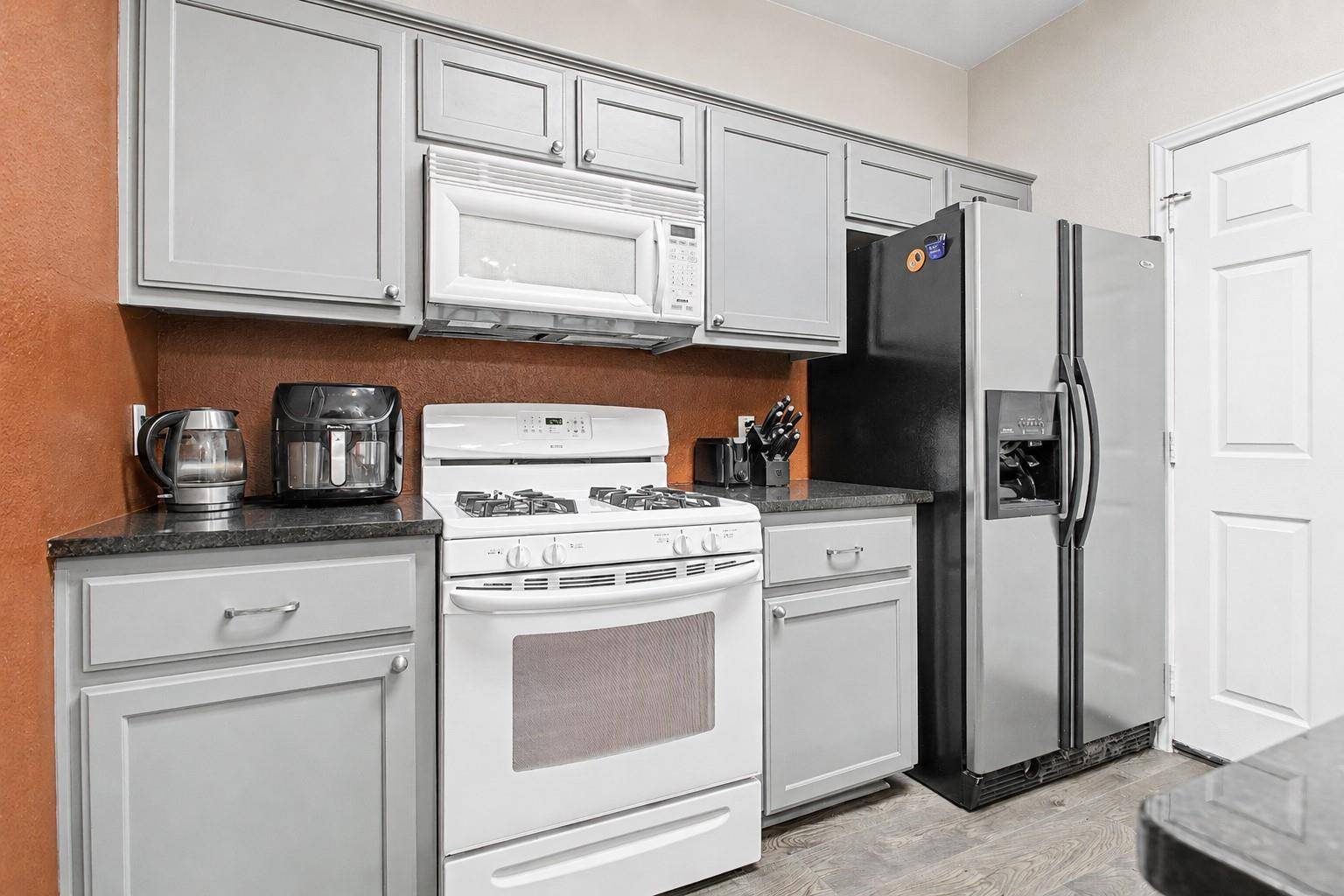 207 Kates WAY, Hutto, TX 78634